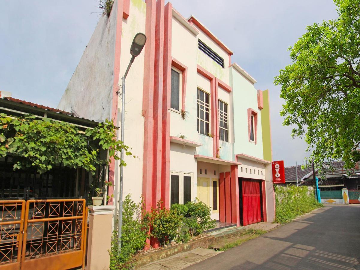 Oyo 3060 Al Fatih Guest House Syariah Tegal  Exterior foto