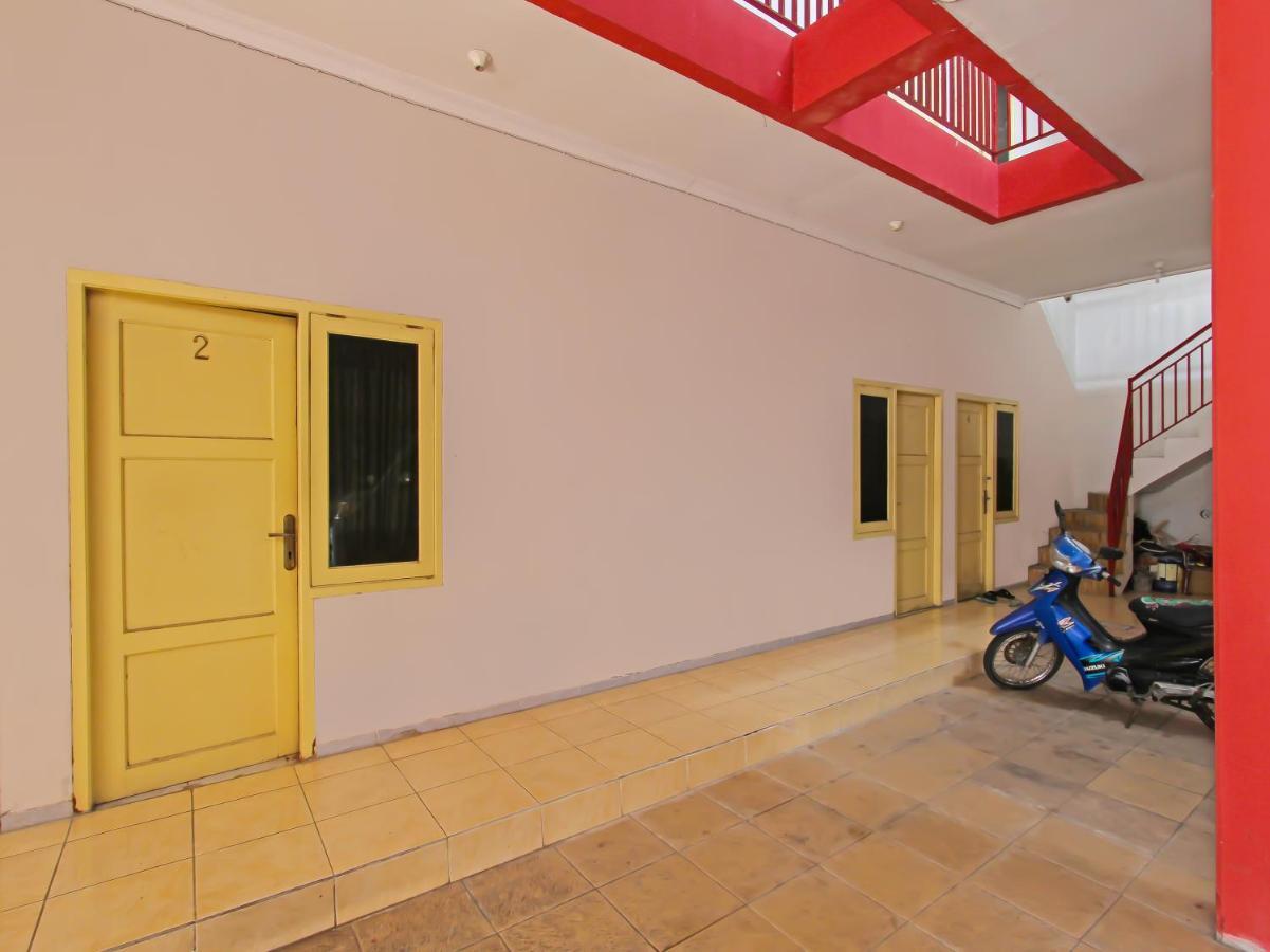 Oyo 3060 Al Fatih Guest House Syariah Tegal  Exterior foto